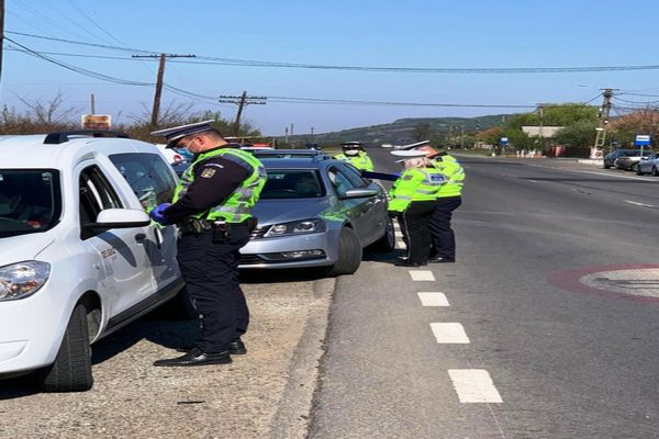 Peste o sută de sancțiuni contravenționale aplicate pentru nerespectarea măsurilor privind restricționarea circulației