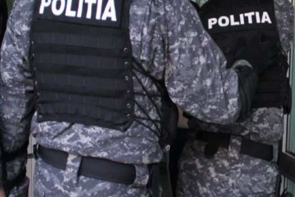 Grupare infracțională specializată în fraude informatice, destructurată