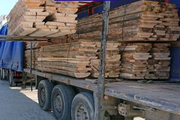 Cherestea în valoare de aproape 150.000 de lei, confiscată de la o societate comercială din Valea Moldovei