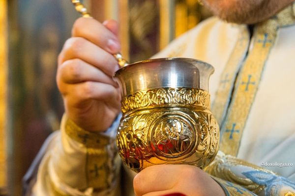 Ce spune Biserica despre lingurița de împărtășanie