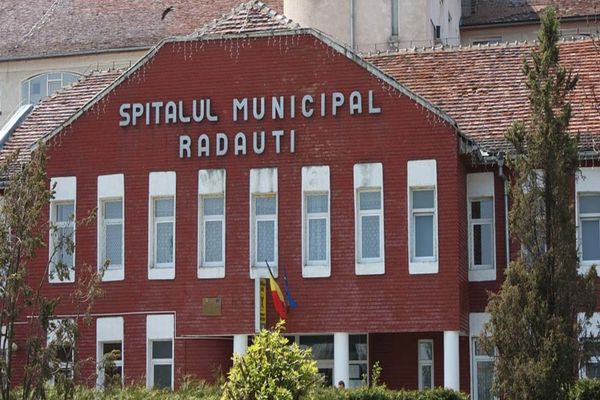 Un copil de un an și nouă luni a ajuns la spital după ce a înghițit mai multe medicamente
