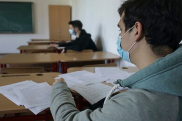 183 de elevi suceveni au absentat la prima probă a examenului de Bacalaureat