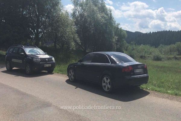 Autoturism cu țigări în valoare de aproape 58.000 de lei, abandonat după o urmărire