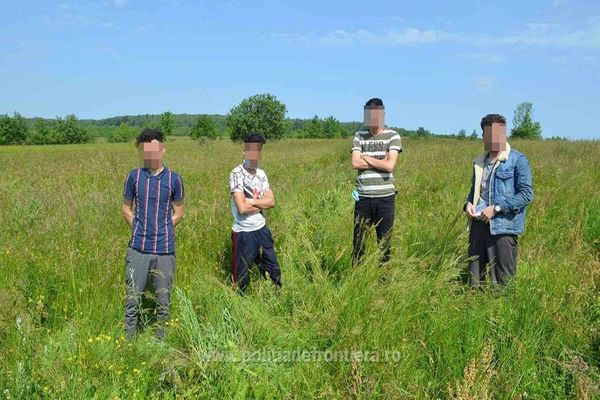 Patru cetățeni din Libia, opriți la Vicovu de Sus după ce au trecut ilegal frontiera FOTO
