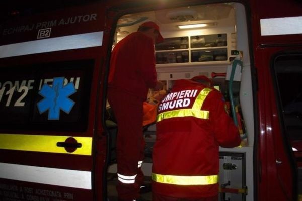 O bătrână din Baia a murit după ce a fost accidentată de o autoutilitară care dădea cu spatele