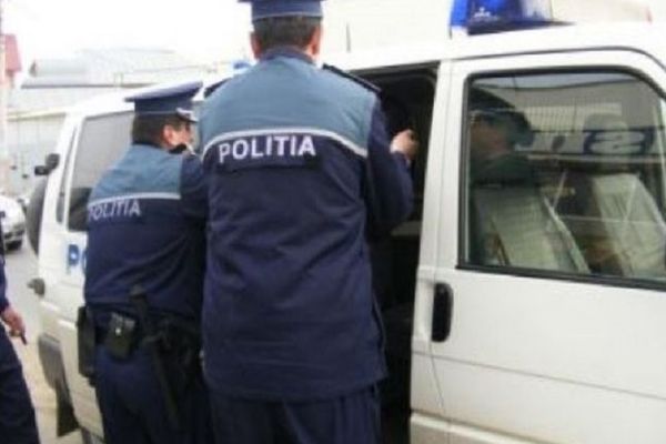 Un bărbat din comuna Frumosu a fost reținut după ce și-a amenințat mama cu moartea