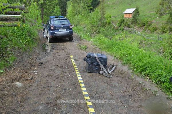 Aproximativ 11.000 de pachete cu țigări de contrabandă confiscate la Vicovu de Sus și Ulma FOTO