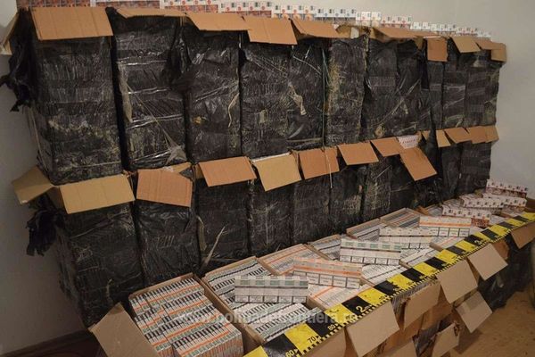 Aproximativ 38.500 de pachete cu țigări de contrabandă confiscate, după patru focuri de armă VIDEO