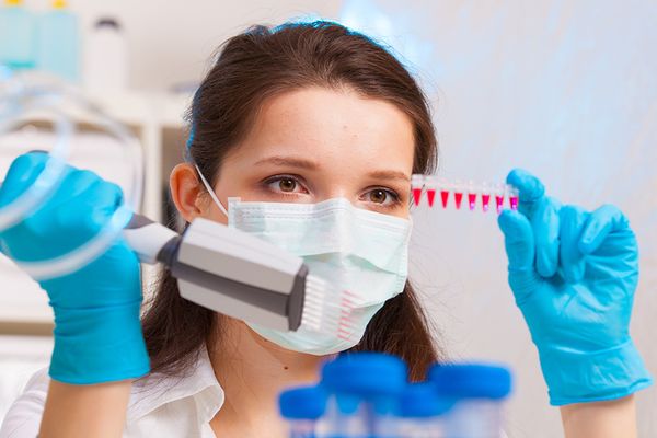 Focar de coronavirus la un cămin de bătrâni din Vama