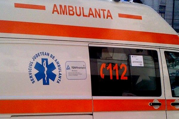 Accident rutier cu două victime după ce o șoferiță a ajuns cu mașina pe contrasens