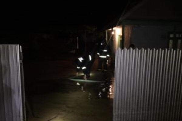 Gospodărie inundată la Gemenea după colmatarea unui podeț