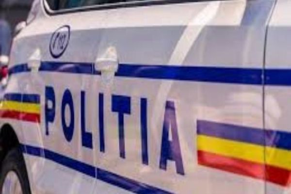 Un adolescent de 16 ani a fost prins de polițiști la volanul unei mașini fără ITP și RCA