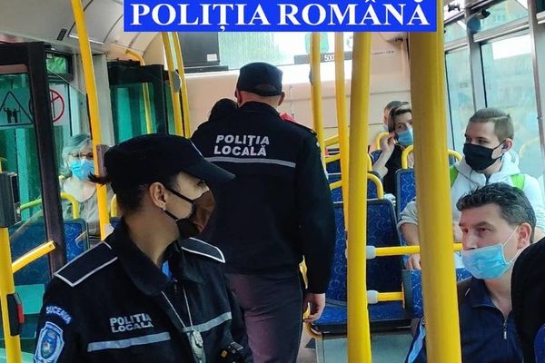 Șapte sancțiuni contravenționale aplicate pentru nepurtarea măștilor de protecție în autobuzele din Suceava