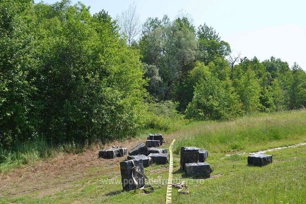 Focuri de armă și țigări de contrabandă în valoare de aproape 120.000 de lei confiscate la Vicovu de Sus și Ulma FOTO