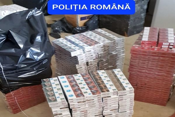 Peste 19.000 de pachete de țigări, confiscate de polițiștii din Bistrița-Năsăud! Doi bistrițeni și un sucevean, reținuți