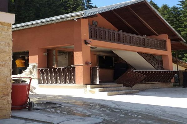 Explozie la Mănăstirea Sihăstria Rarăului. O femeie a fost transportată la spital - FOTO&VIDEO