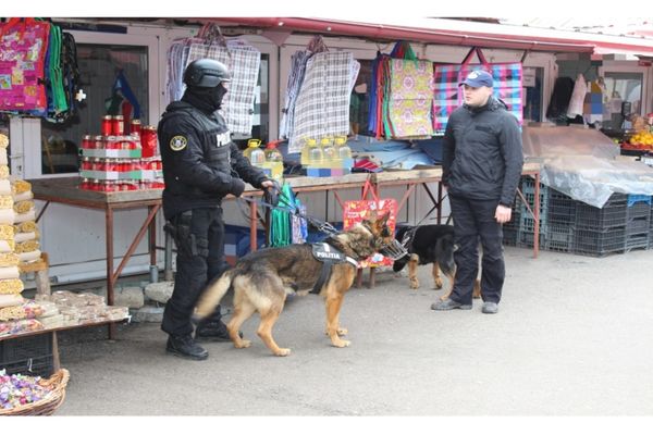 Bunuri în valoare de peste 12.000 lei confiscate de polițiști în Târgul de la Cumpărătura