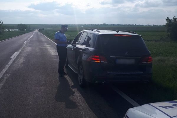 Zeci de șoferi lăsați pietoni și amenzi de sute de mii de lei 