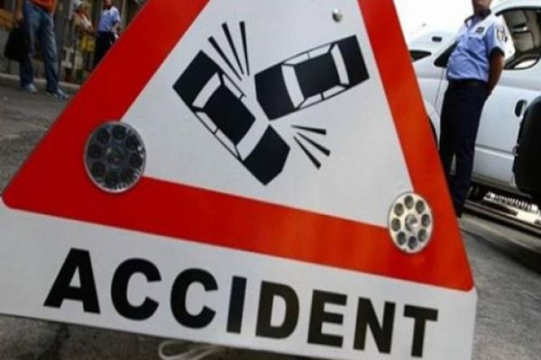Nu a acordat prioritate și a provocat accident. O femeie a avut fost transportată la spital