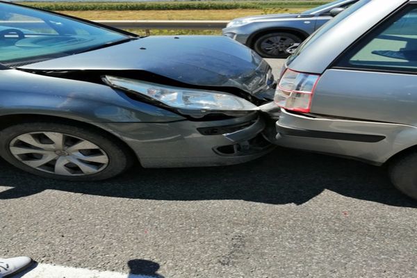 FOTO  | Accident pe Varianta de Ocolire Cluj Est! O femeie gravidă a fost rănită 