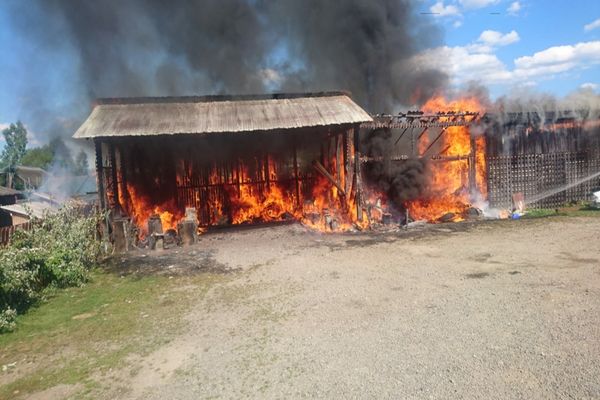 Incendiu violent într-o comună din județul Suceava (FOTO/VIDEO)