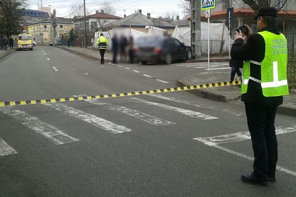 S-a ales cu dosar penal pentru că a accidentat o femeie și nu a părăsit locul faptei