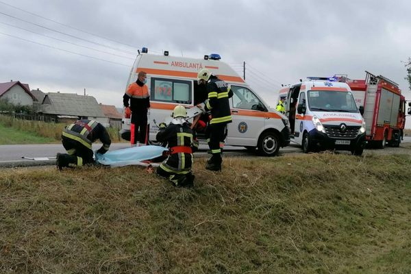 Impact nimicitor între două mașini în județul Suceava! O persoană și-a pierdut viața
