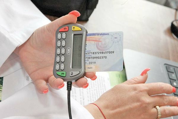 Din 1 octombrie cardul de sănătate redevine obligatoriu, cu excepția consultațiilor la distanță