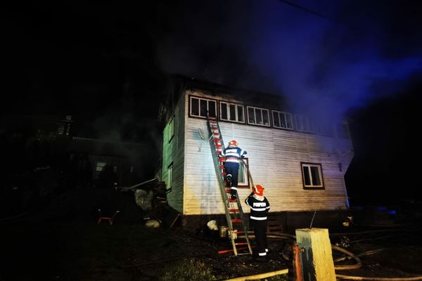 Incendiu violent în județul Suceava (FOTO/VIDEO)