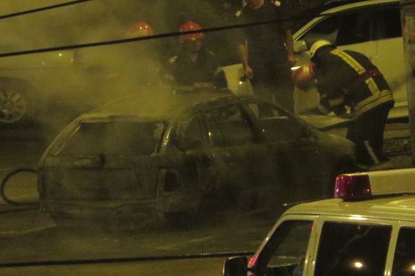 Mașină incendiată intenționat în orașul Siret