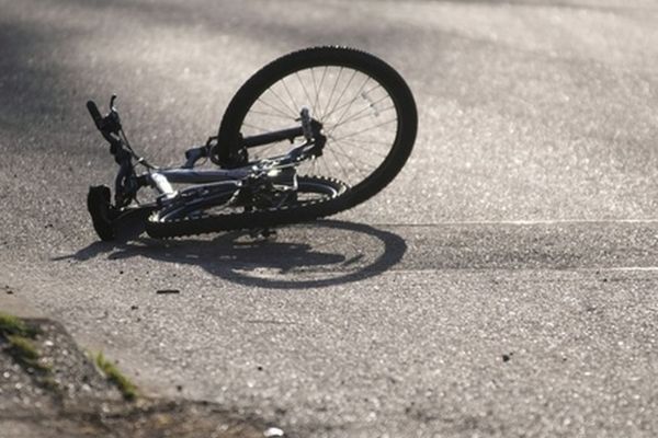 Minor de 14 ani, neatent, accidentat de un autoturism