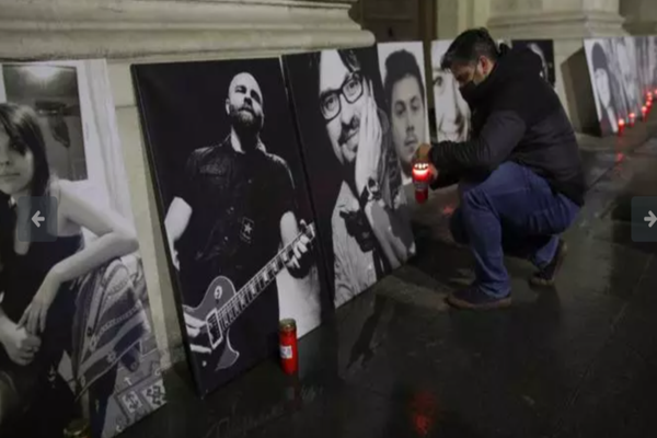 Lanţ uman în București, în memoria victimelor de la „Colectiv”