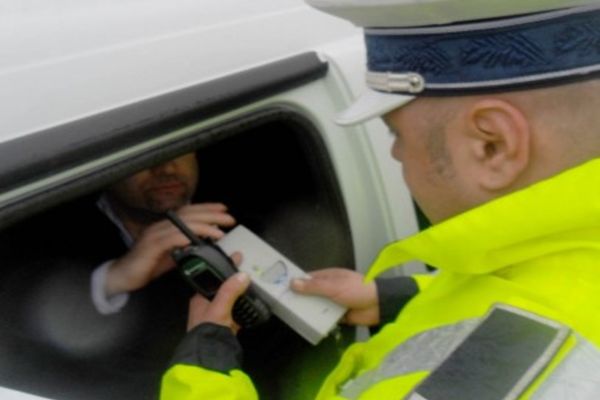 Peste 400 de șoferi testați cu aparatul etilotest în doar două zile