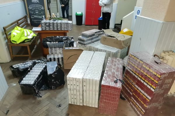 Aproape 280.000 bucăți țigarete de contrabandă confiscate polițiști în urma unui control în trafic
