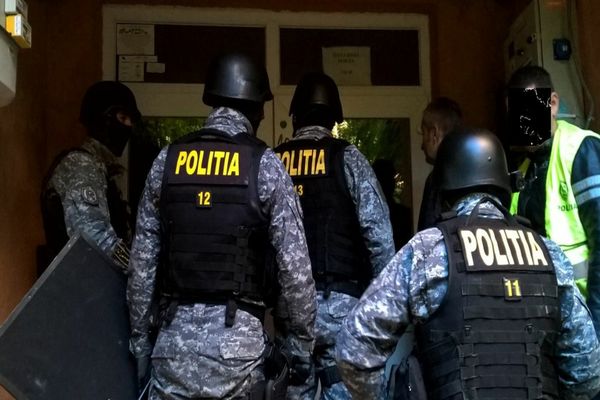 Percheziții în 67 de locații din care nouă sunt instituții publice!