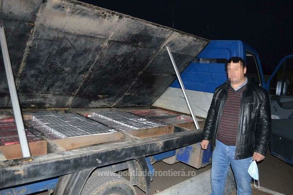 Sucevean arestat preventiv pentru 12.000 de pachete cu țigări ascunse în podeaua unei autoutilitare