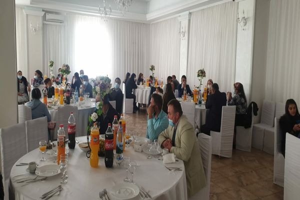 Nuntă cu aproape 200 de persoane, întreruptă de polițiști. Mirele și mireasa, amendați cu 2000 de lei!