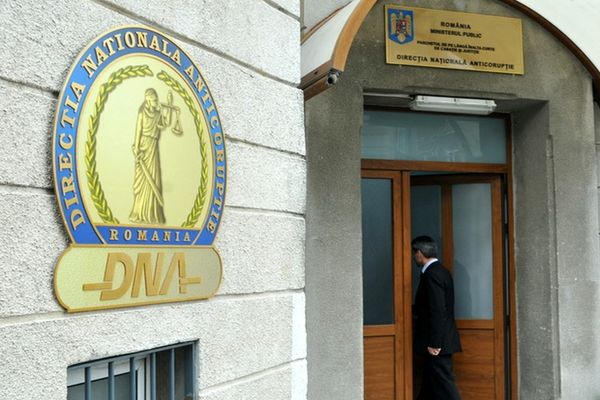 DNA face precizări suplimentare în cazul perchezițiilor de la Suceava: cum operau și cum luau banii funcționarii de la Permise