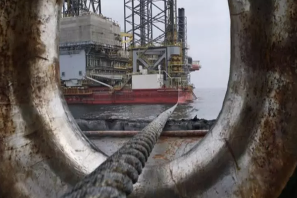 Culisele statului paralel. Declinul industriei petrochimice din România