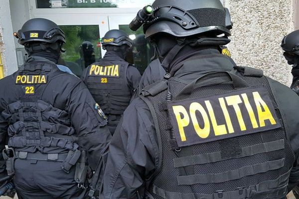 Percheziții acasă la contrabandiștii din șapte județe