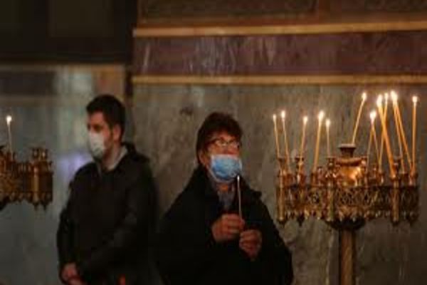 Bisericile rămân deschise de Crăciun. „Slujbele religioase cu caracter colectiv nu sunt considerate adunări publice”