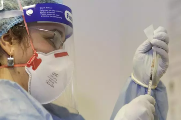 Mihaela Anghel, prima persoană din România vaccinată anti-covid: Trebuie să vă vaccinați! Simt că este începutul sfârșitului acestei pandemii