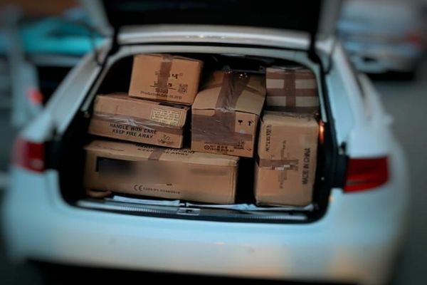 FOTO | 350 de kilograme de petarde şi artificii au fost confiscate de poliţiştii clujeni de la un tânăr din Suceava