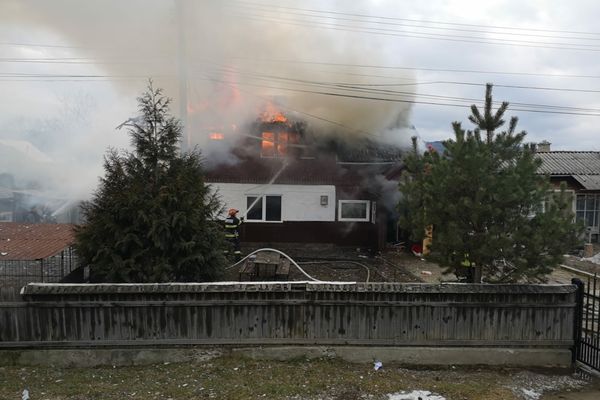 Gospodărie afectată de incendiu în Frasin (FOTO)