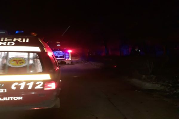 Incendiu într-un apartament din Suceava! Trei persoane au suferit ușoare intoxicații cu fum