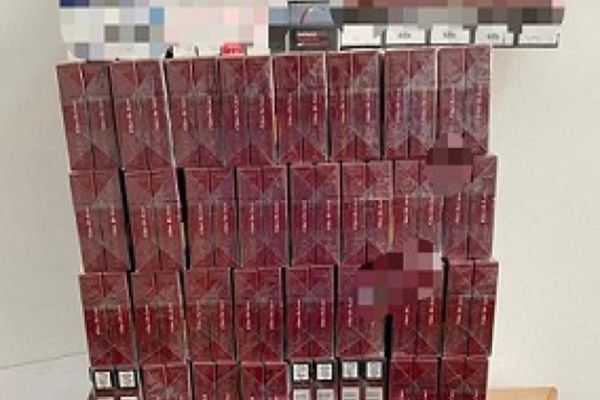  Peste 21.000 de țigări, confiscate de poliţişti în urma unor percheziții