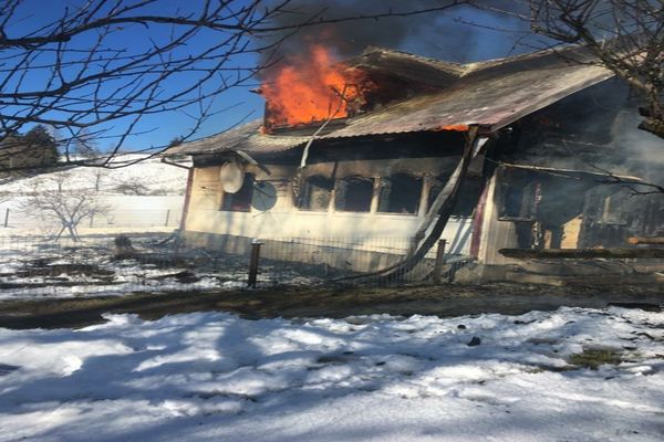 A rămas fără acoperiș deasupra capului (FOTO)