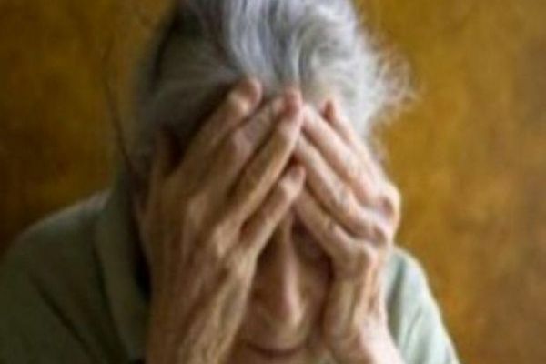 Bunică amenințată de nepot