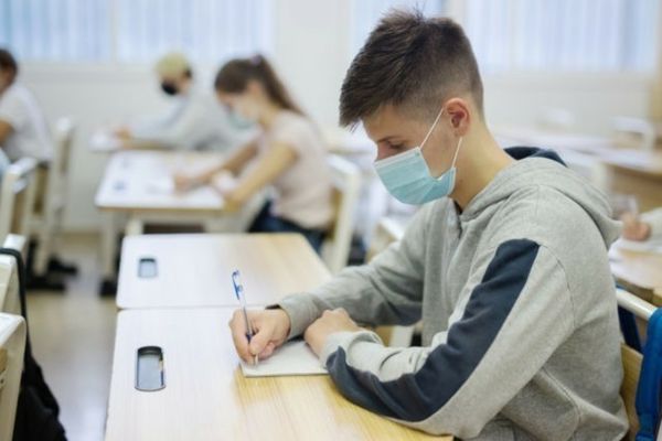 147.056 de elevi sunt așteptați de azi la simularea probelor scrise de la Bacalaureat 2021. Astăzi, proba scrisă la Limba și literatura română