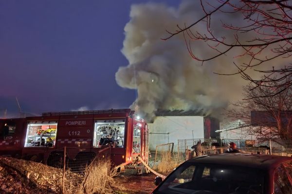 Un cablu electric defect, cauza incendiului de la sala de sport din Șcheia